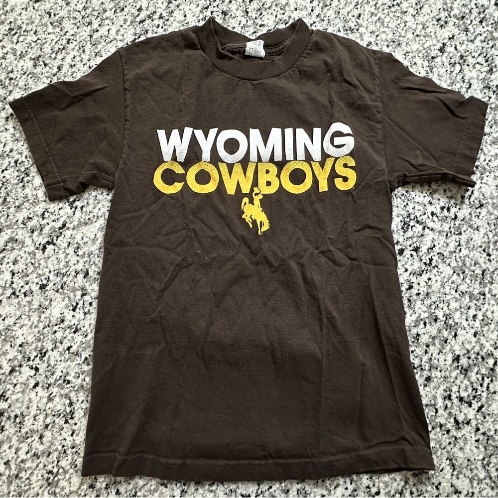 Vintage Wyoming Cowboys Basketball‎ T-shirt Size Small NCAA